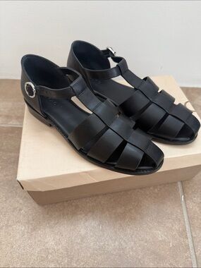The Maris Black Leather Woven Fisherman Sandals by Pilcro EUC